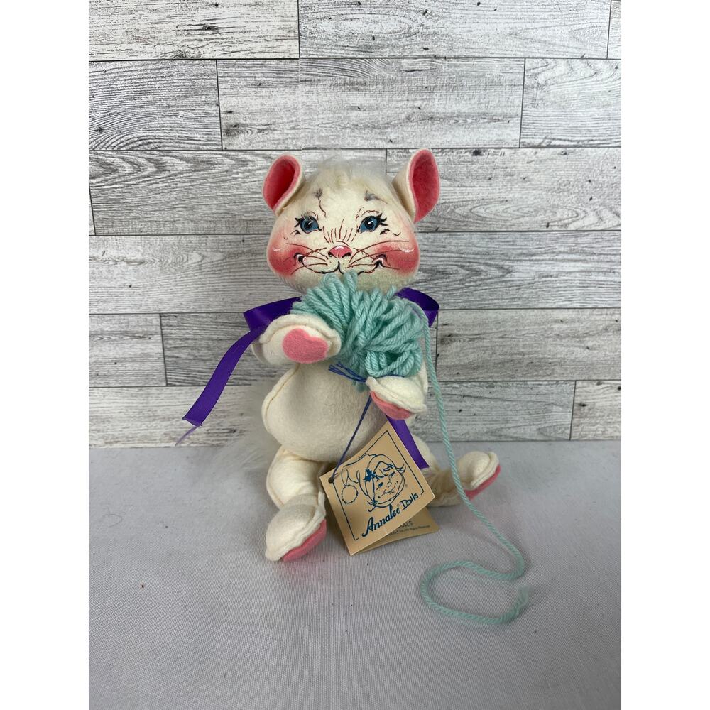 ANNALEE CAT YARN Vintage White Kitty Plush Doll Blue Yarn Bow 8in Tags